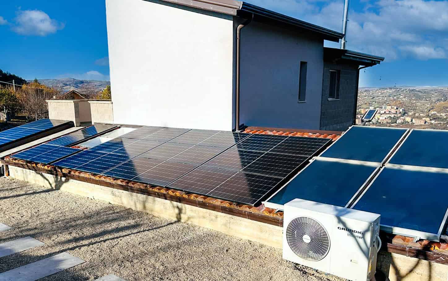 Abitazione con soluzioni energetiche integrate progettate da Tancredi Solar System